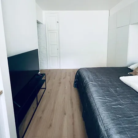 Cozy In The Location At Center Apartment