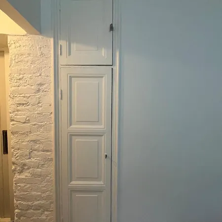 Cozy In The Location At Center Apartment